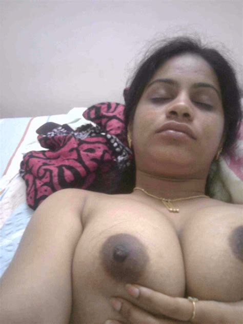 Tharki Tamil Wife Showing Big Boobs With Black Nipples