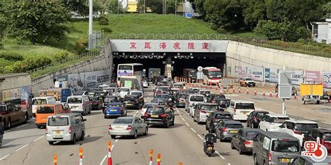 東隧「易通行」首個工作日 往港島方向高峰期現「車龍」 港聞 點新聞