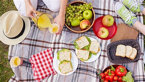 What To Pack For A Healthy Picnic