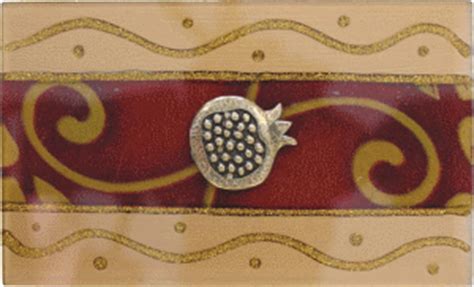 Families love the flush deck for easy boating of fish and trips to the beach. Burgundy Large Glass Match Box by Lily Art - Pomegranate