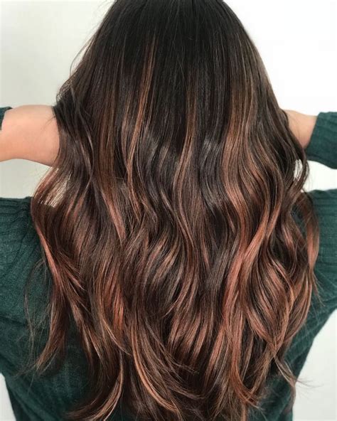 Color Caoba Con Mucha Sombra Mechas Creativas Balayage Luces De