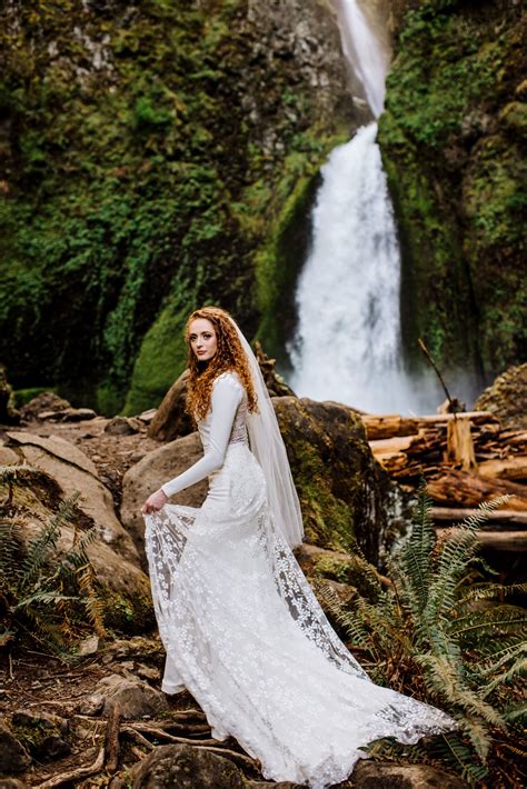 Misty Spring Waterfall Elopement At Wahclella Falls Shelbie Isacc