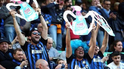 Slitta anche il pagamento di hakimi. Fans Inter plagen Juventus na uitschakeling in Champions ...