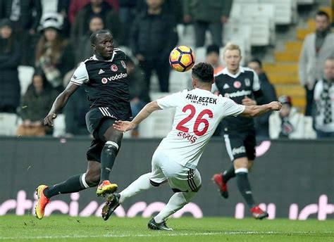 Erman toroğlu, mersinli olan uzun yıllar ankaragücü camiasında forma giymiş 24.11.1948 doğumlu bir kişidir.futbolculuğu bıraktıktan sonra hakem. Erman Toroğlu: Takımda disiplinsizlik var! - FotoHaber - Spor