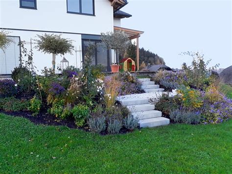 Jedoch ist dieser wunsch nicht immer realisierbar, und es muss mit einem garten mit einer böschung vorliebgenommen werden. Böschung anlegen garten