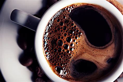 consumo de café tem seus benefícios mas exagero pode trazer problemas à saúde afirma