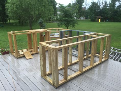 This example shows the installation steps for a 7 course high bar area with a 6 course high grill area, built on an. Guy With No Experience Builds Outdoor Kitchen That Would ...