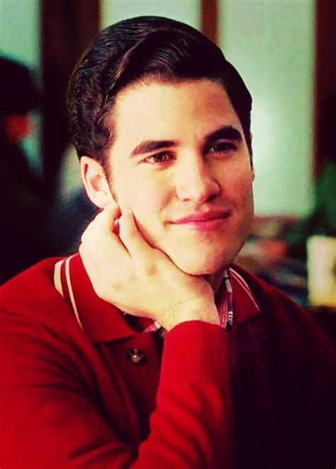 Hes Totally Stairing At Me Like That Man I Wishhh Darren Criss Glee Blaine And Kurt Avpm