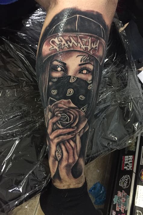 Wear it as a stylish scarf a hair accessory, display it below a table centerpiece for a fun tabletop theme, sew it into your apparel creations, and so much more! Girl Wearing Bandana Tattoo - Tatto Pictures