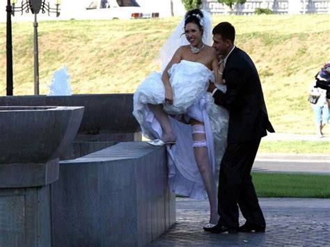 Dutch wedding photographer michael klooster recently posted a photo from a wedding that has set the industry abuzz with debate, as it shows a pose implying the couple is engaged in oral sex. Wedding Unveils - Funny Wedding Photos | Bad Brides ...