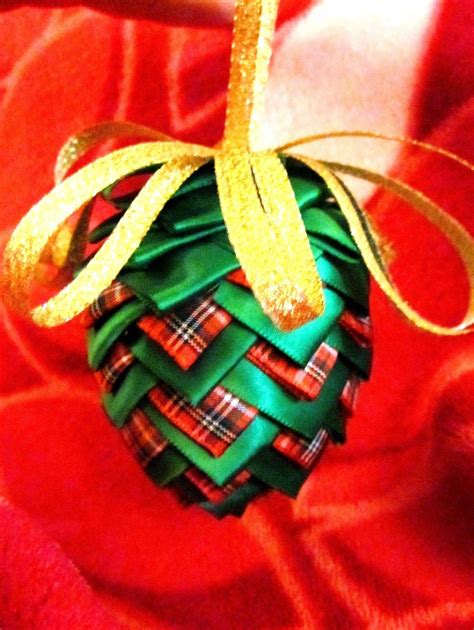 Momumental Christmas 2011 Ribbon Pinecone Ornament Tutorial Quilted