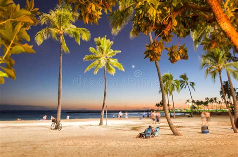 Sunset Time In Waikiki Beach Honolulu Hawaii Editorial Stock Image