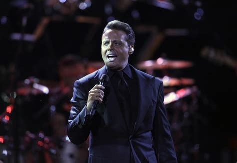 Mexican Singer Luis Miguel Turns Himself In After Ca Judge Orders Arrest