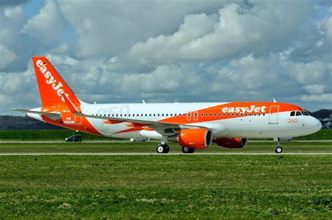Download for free to enhance your experience in msfs 2020. Airbus Hamburg Finkenwerder News: A320-214SL, EasyJet ...