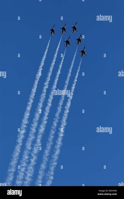 New York City Usa May 23 Us Air Force Thunderbirds Team Performing