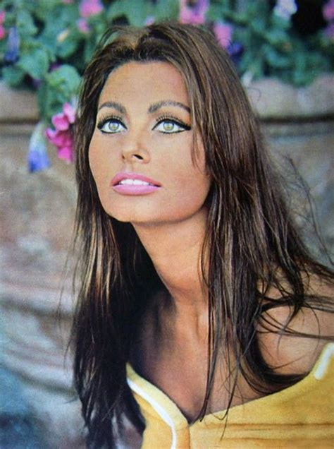 Great Color Photo Of Sophia Loren What Beautiful Eyes Hollywood