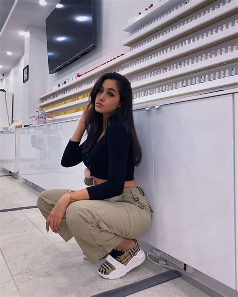 Sahar Dahi On Instagram Mean Lil Walk W The Model Pose Model