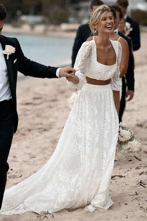 The 20 Best Beach Wedding Dresses 2023 Tips Styles Deer Pearl Flowers