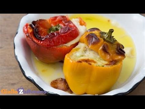 Scottate i peperoni che avete tagliato a metà in. PEPERONI RIPIENI VEGETARIANI - Ricetta in 1 minuto - YouTube