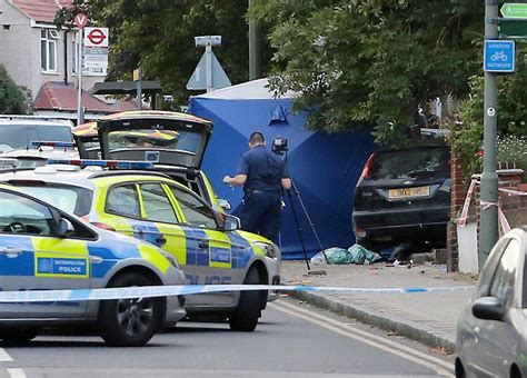 Penge Crash Two Dead After Car Crashes Into Pedestrians In South