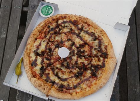 Papa John's BBQ Beef Brisket Pizza - Review | Red Rose Mummy