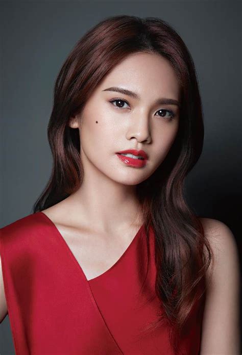 Are taiwanese singer rainie yang(楊丞琳) and mainland china singer li rong hao(李榮浩) currently dating? 紅脣當道!女星楊丞琳示範開運妝容 - 中時電子報