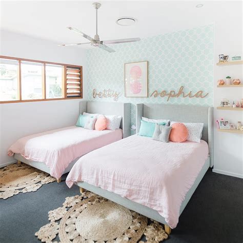 Lively and creative bedroom for twin girls reflecting a vibrant and radiant ambiance that is really hard to resist. Twins Betty + Sophia were lucky enough to receive a ...