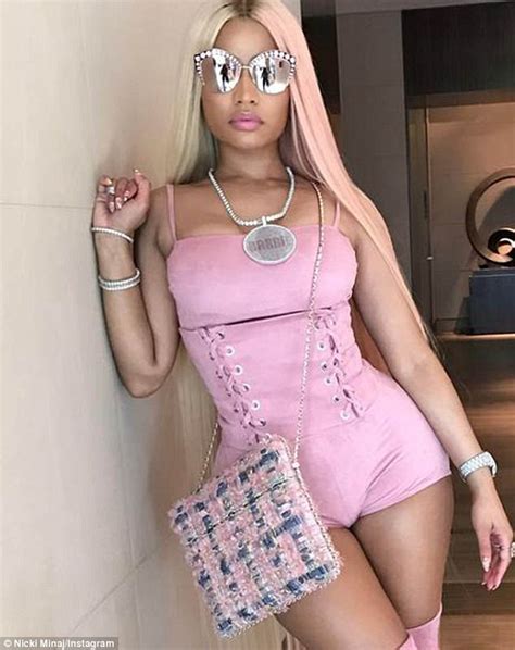 Nicki Minaj Is Flawless In Tight Dress And Matching Hair Daily Mail Online