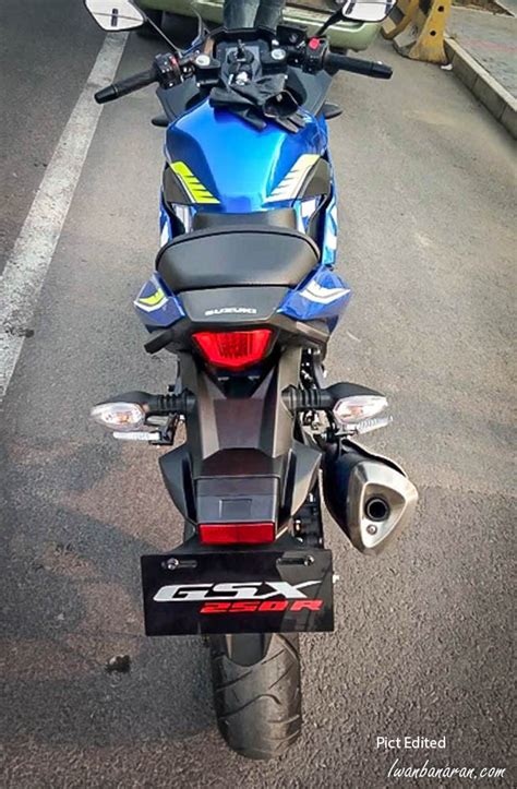 Suzuki gsx 250r can runs 0 km per hour and it burns fuel 0 km per liter (approx). This is it! Production-Ready Suzuki GSX-R250