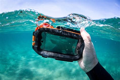 Underwater Iphone Case Goes Deep For Stellar Pics Cult Of Mac
