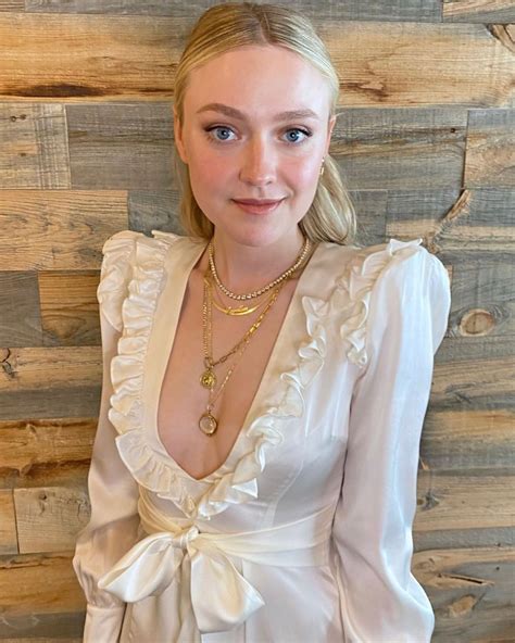 Dakota Fanning Looks Cute And Sexy And Video