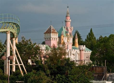 Abandoned Amusement Park In Japan 52 Pics