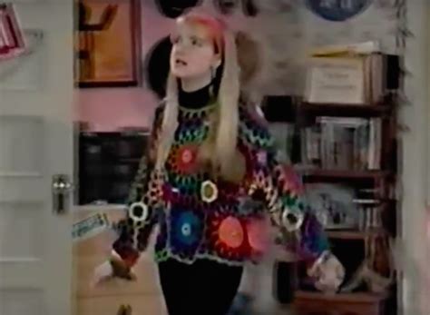 The Best Fashion Moments From Clarissa Explains It All Hellogiggles