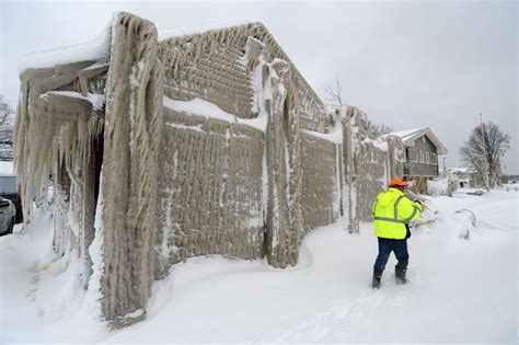 The Deadliest Storm In Decades With Warming Snowbound Buffalo Braces