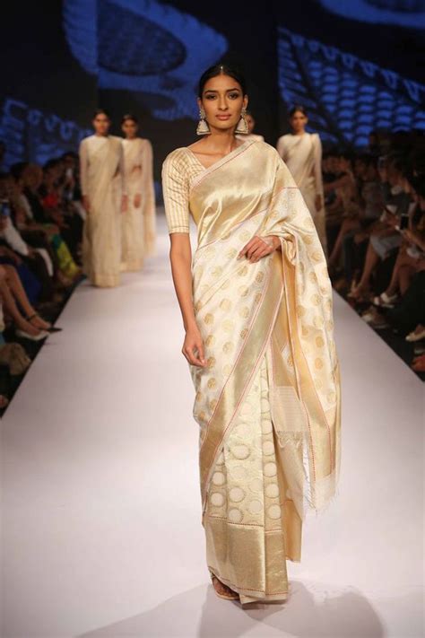 This is the gold price calculator in india in indian rupee (inr). A stunning white and gold saree with zari detailing and ...