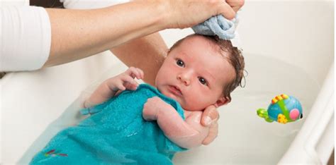 How To Bathe A Newborn What Products And Techniques To Use