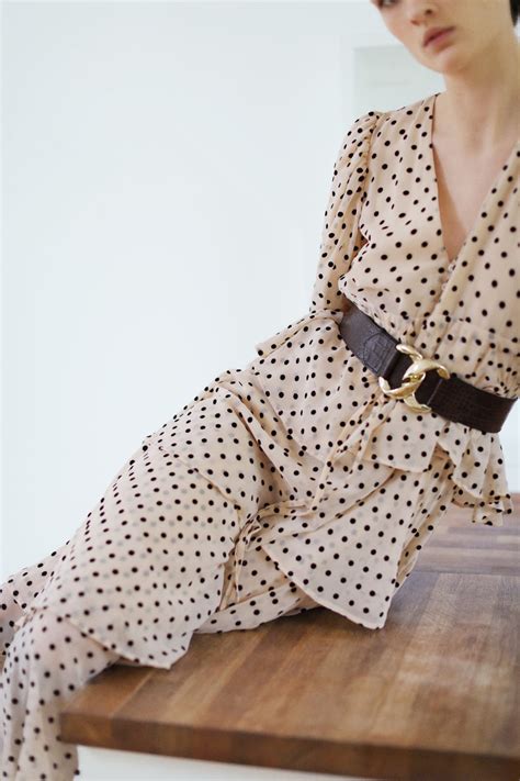 Descubra a melhor forma de comprar online. Vestidos femininos | ZARA Brasil | Zara, Ideias fashion ...