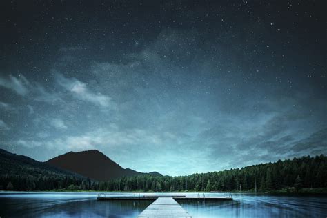 Обои пристань озеро ночное небо пейзаж 5к 8k