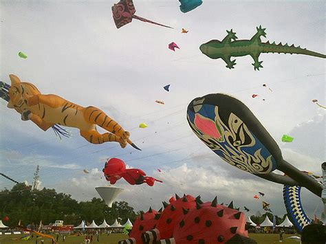 Generally industrial in nature, pasir gudang holds a colourful kite festival in february, and the local track circuit is a favourite spot for gearheads in johor. Taman Bandar Pasir Gudang