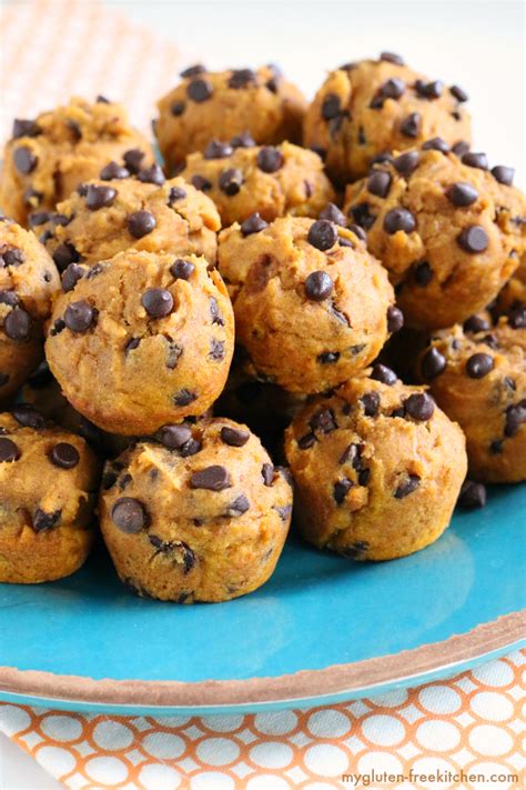 Baked in just ten minutes with a nice crispy edge. Gluten-free Dairy-free Pumpkin Chocolate Chip Mini Muffins