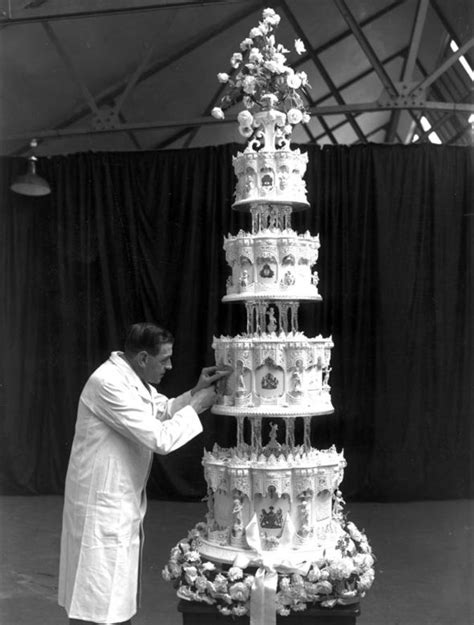 The Queens Wedding Cake Goes For £500 At Auction Royal News Uk