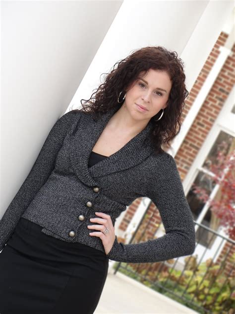 Registered real estate agent = work under a real estate agency registered with the board of valuers, appraisers and estate agents. .: Shelley Killinger Real Estate Agent Professional Photos