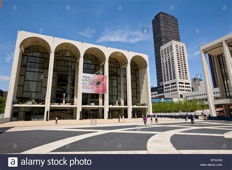 The Metropolitan Opera House Part Of The Lincoln Center Stock Photo Alamy