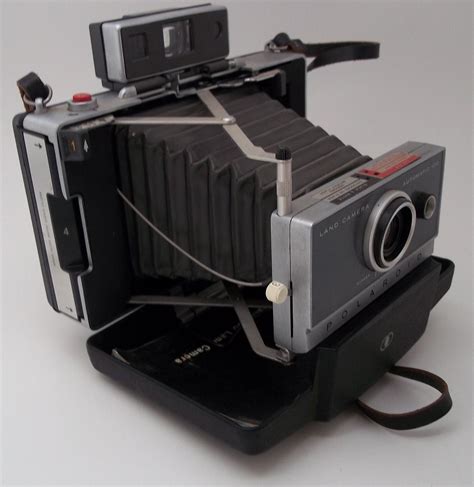 Retro 1960s Polaroid Land Camera 100