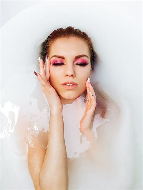 Розовый смокифото в ванной Водная фотография Фотосессия Фотографии автопортрета