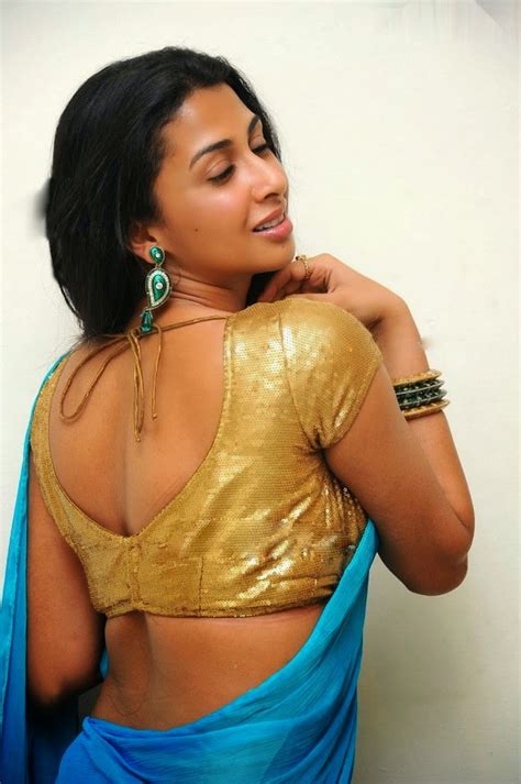 Gayatri Iyer Hot Backless And Side View Pics In Blue Saree