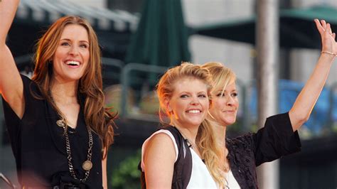 Dixie Chicks Drop Dixie From Their Name Now Called The Chicks