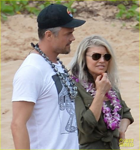 Fergie And Josh Duhamel Get Leid At The Beach In Maui Photo 3840264
