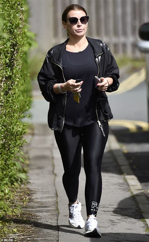 Coleen Rooney Enjoys Relaxing Yoga Session In Cheshire Daily Mail Online