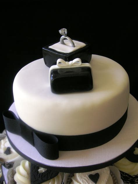 15+ engagement cakes almost too pretty to eat. Just call me Martha: Black & white engagement